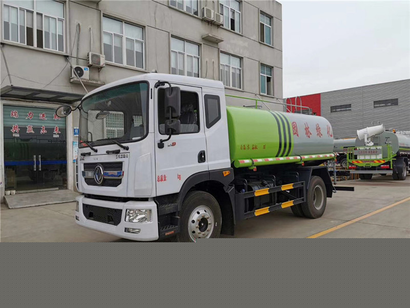 國(guó)六14方東風(fēng)D9灑水車(chē)