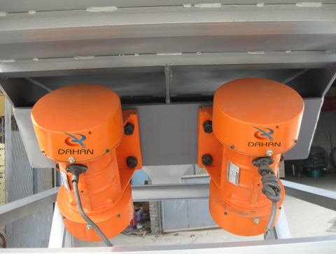 直线筛振动电机